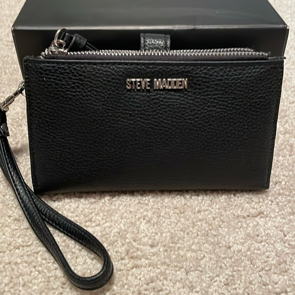 Steve Madden wristlet